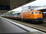hannover-hbf/351479/orange-bbl-17-im-bauzugdienst-im Orange: BBL 17 im Bauzugdienst im Hauptbahnhof von Hannover, 19.4.14.