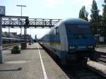 223 063 der arriva steht am 04.08.2011 in Lindau (Bodensee) Hauptbahnhof mit einem ALEX nach Mnchen zur Abfahrt bereit.