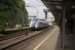 Nicht mehr weit hat es 9442 363 bis zu seinem Ziel Wuppertal-Oberbarmen, als der Triebzug am 08.06.17 den Hauptbahnhof Wuppertals verlsst.