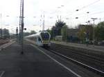 Eine Doppeltraktion eurobahn-Flirts mit ET 7.06 an Spitze erreicht am 15.04.2011 Wuppertal-Oberbarmen  RE13 -> Hamm
