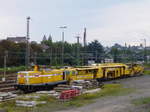 wuppertal-oberbarmen/527933/wiebe-bauzug-am-27816-abgestellt-auf Wiebe Bauzug am 27.8.16 abgestellt auf dem letzten Gleis in Oberbarmen: 211 015, eine USM vom Typ 09-32/4S und eine SSP.