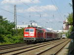 Der letzte verbliebene Nahverkehrszug mit Wagen in Wuppertal ist der RE 4, am 31.8.16 schiebt 111 150 die Fahrgäste Richtung Osten.