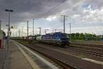 193 793 von RTB Cargo durchfhrt am 21.07.2022 mit einem KV-Zug den Magdeburger Hauptbahnhof.