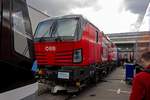 Die sterreichischen Bundesbahnen haben mit Siemens einen Rahmenvertrag ber die Lieferung von Vectron-Lokomotiven abgeschlossen und bereits eine groe Flotte der Mehrsystemvariante 1293 im Einsatz.