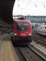 Mit einer Dreiviertelstunde Verspätung war am 31.07. der EC 113 nach Klagenfurt unterwegs. Bespannt wurde der Zug von 1016 018 und der abgebügelt am Zugschluss laufenden 1116 096 der ÖBB.