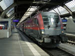 Als Zuglok für den Railjet von Zürich nach Wien ist am 14.6.19. Lok 1116 215 eingeteilt.