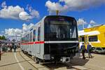 Fr die U-Bahn Wien werden derzeit neue Wagen angeschafft, die perspektivisch sowohl auf den bestehenden Linien eingesetzt werden sollen, als auch fr fahrerlosen Betrieb geeignet sind.