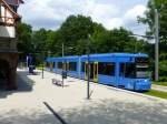ngt8/361187/tram-653-ist-am-6814-gerade Tram 653 ist am 6.8.14 gerade die ganze Wilhelmshöher Allee hochgefahren und macht nun Wendepause im Bahnhof Wilhelmshöhe Park.