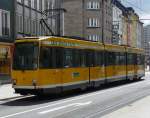 duewag-m-wagen/260800/triebwagen-275-der-mvg-am-16052009 Triebwagen 275 der MVG am 16.05.2009 in der Mhlheimer Innenstadt nahe der Haltestelle Stadtmitte. Linie 104 -> Essen - Abzweig Aktienstrae