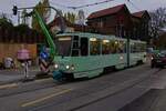 tatra-kt4d/871873/wagen-210-der-svf-verlaesst-auf Wagen 210 der SVF verlsst auf der Linie 4 in Richtung Markendorf die Haltestelle Bahnhof und biegt in die Unterfhrung unter den Bahngleisen ab, die passenderweise den Namen Tunnelstrae trgt.