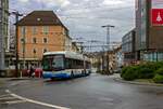 Auf der Fahrt in Richtung Solingen-Ohligs erreicht Wagen 954 auf der Linie 681 den zentralen Graf-Wilhelm-Platz.