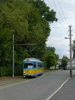 Aus der Wendeschleife Waltershausen Bahnhof kommend, schwenkt TW 508 hier gerade wieder auf die Straße ein. 31.7.16