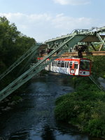 Radio-Wuppertal-Zug auf der Schwebebahn, am 31.8.16 direkt hinter der Station Kluse.