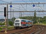 471 038 hat als S1 von Koln nach Praha Masarykovo ndra den Bahnhof Libeň fast erreicht und damit den Groteil der Reise bereits hinter sich.