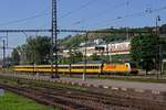 386 203 von RegioJet rangiert eine kurze Wagengarnitur auf den von der privaten Bahngesellschaft angemieteten Gleisen im ehemaligen Gterbahnhof Smchov.