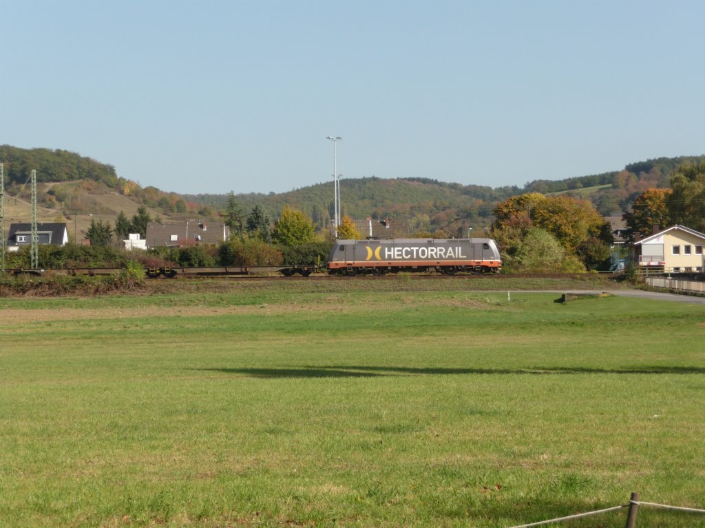 Eine Hectorrail-185 am 11.10.2012 im Rheintal bei Bad Hnningen.