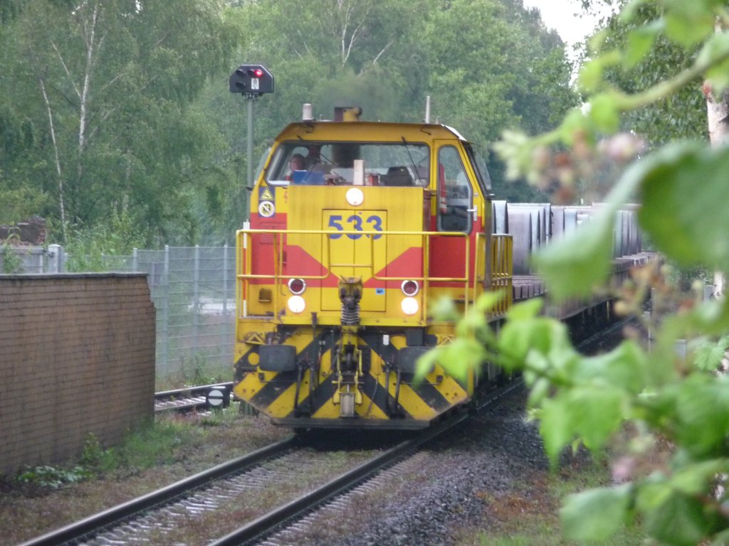 Lok 533 (98 80 0274 076-5 D-EHG) der EH am 24.06.2011 in Duisburg.