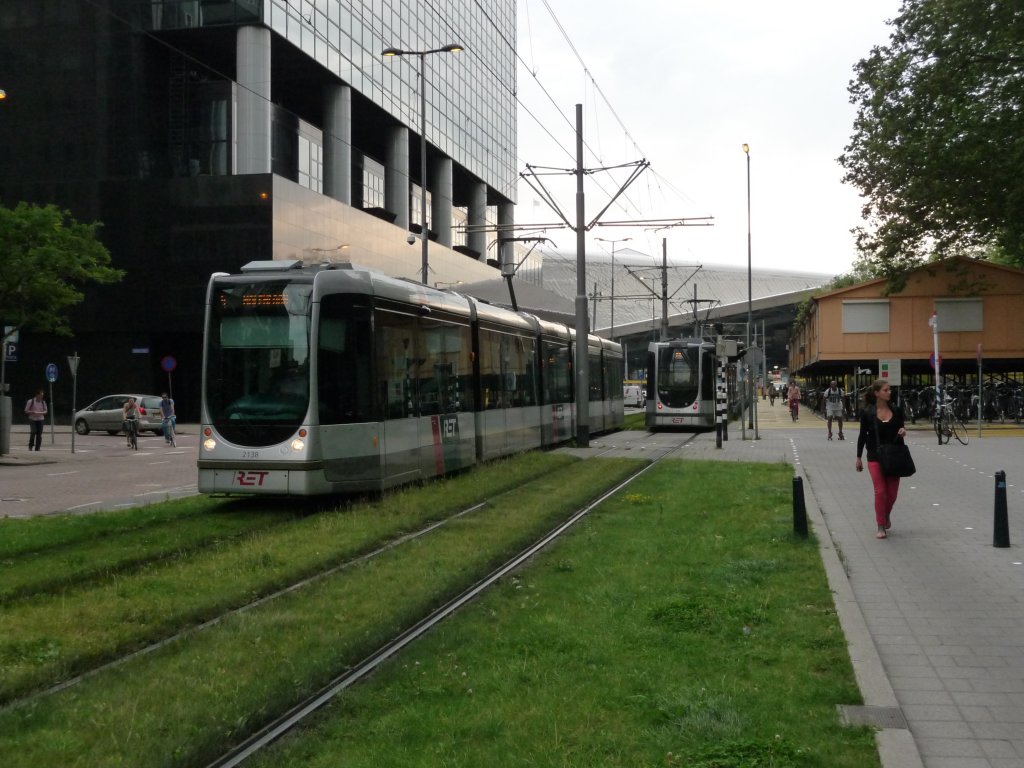 Wagen 2138 am 15.08.2012 am Rotterdamer Hauptbahnhof.