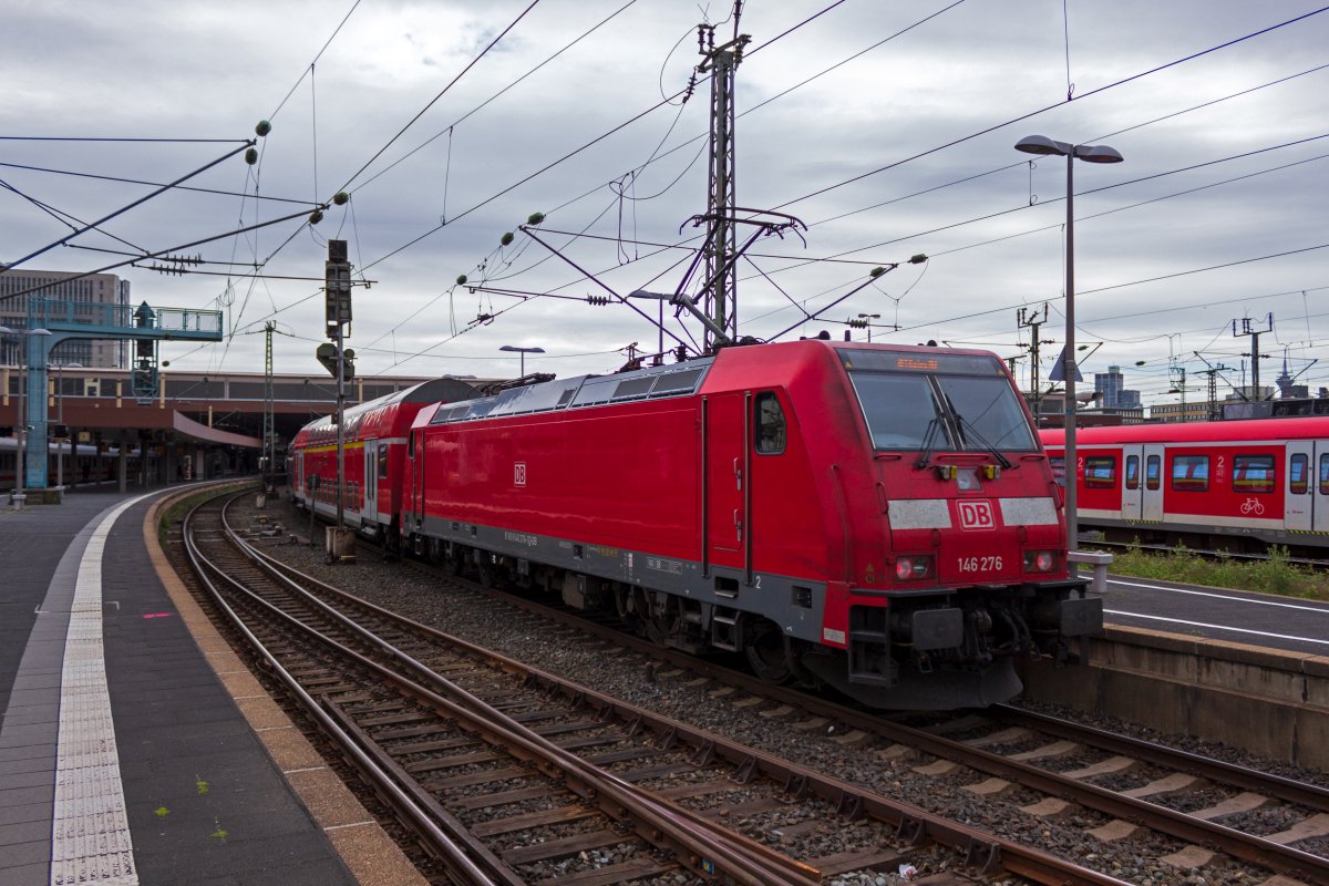146 276 schob am 16.05.19 einen Regionalexpress in Richtung Sden in den Dsseldorfer Hauptbahnhof.