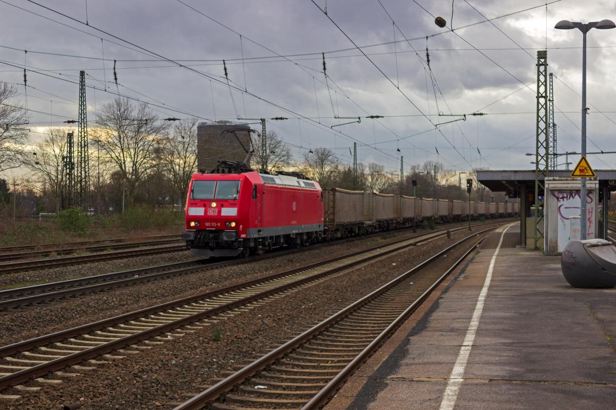 185 113 fhrt mit einem Zug aus Trailerwagen durch Oberhausen-Osterfeld Sd, 18.02.2020.