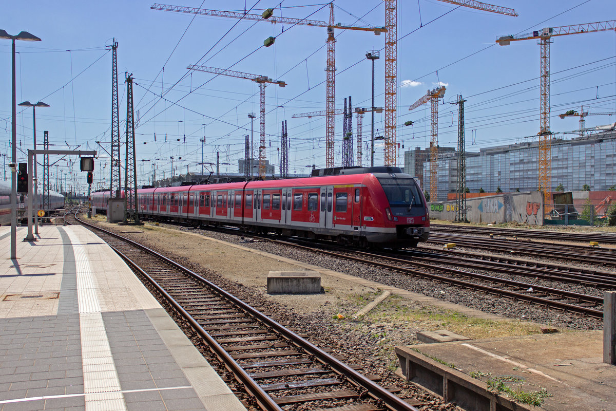 430 162 und 140 erreichen am 20.06.18 als Berufsverkehrsverstrker den Frankfurter Hbf.