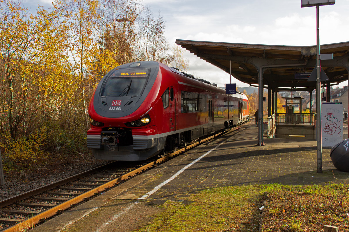 632 101 steht als RB 52 nach Dortmund in Hagen-Oberhagen am Bahnsteig.