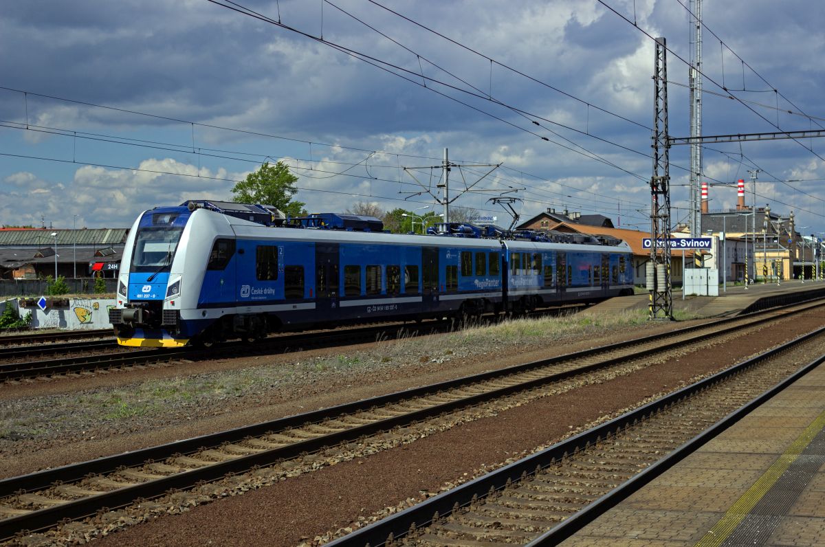 Als Pendelzug zwischen den Bahnh�fen Ostrava-Svinov und Ostrava-Kunšice war am 25.04.24 650 237 unterwegs, der hier gerade zu seiner etwa 10-min�tigen Reise aufbricht.