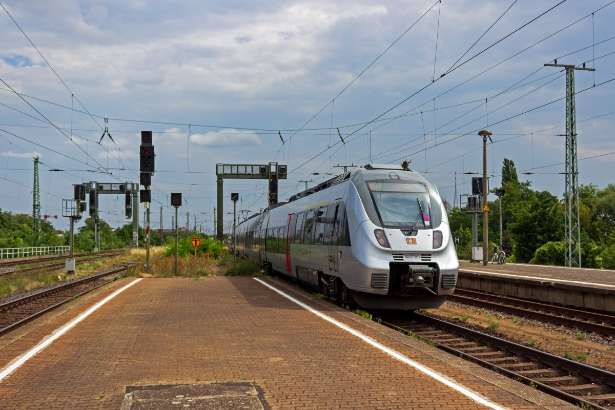 Auf der Fahrt von Magdeburg ber Dessau nach Leipzig hat 1440 301 soeben einen Zwischenhalt in Magdeburg-Neustadt eingelegt und wird auf dem Weg zum nchsten Zwischenhalt in Biederitz in Krze die Elbe berqueren.