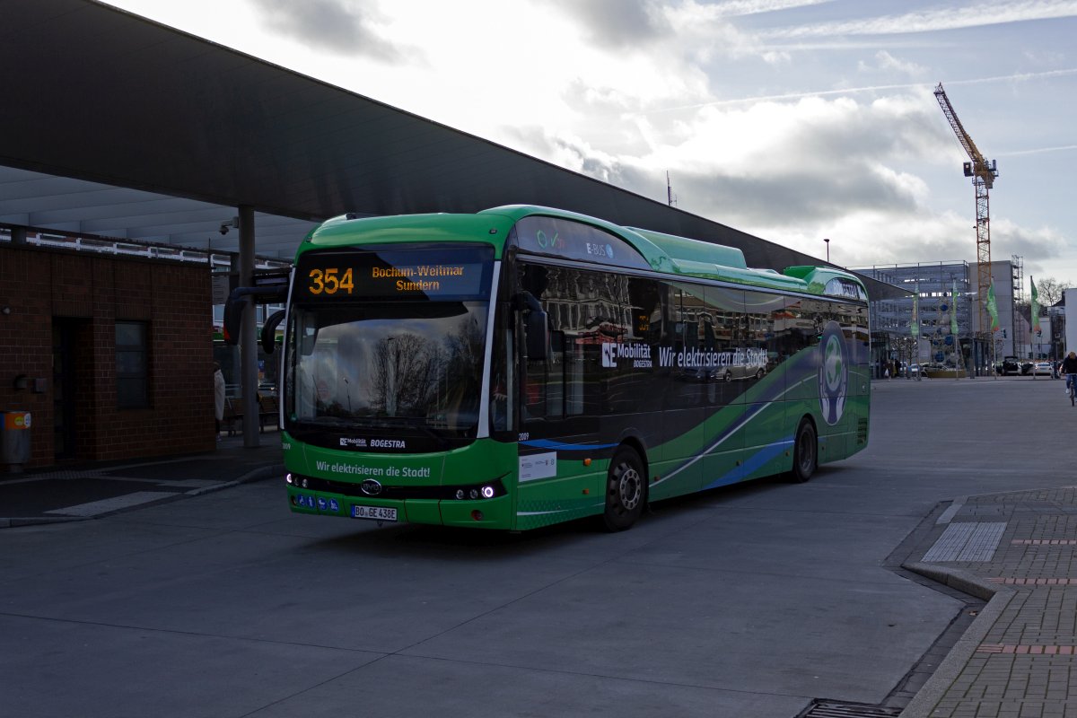 Der chinesische Konzern BYD bietet eine recht groe Palette an batterieelektrischen Bussen an, die auch Doppeldecker und Reisebusse einschliet. In Deutschland sind bisher nur Solobusse unterwegs, so wie Wagen 2009 der BoGeStra.