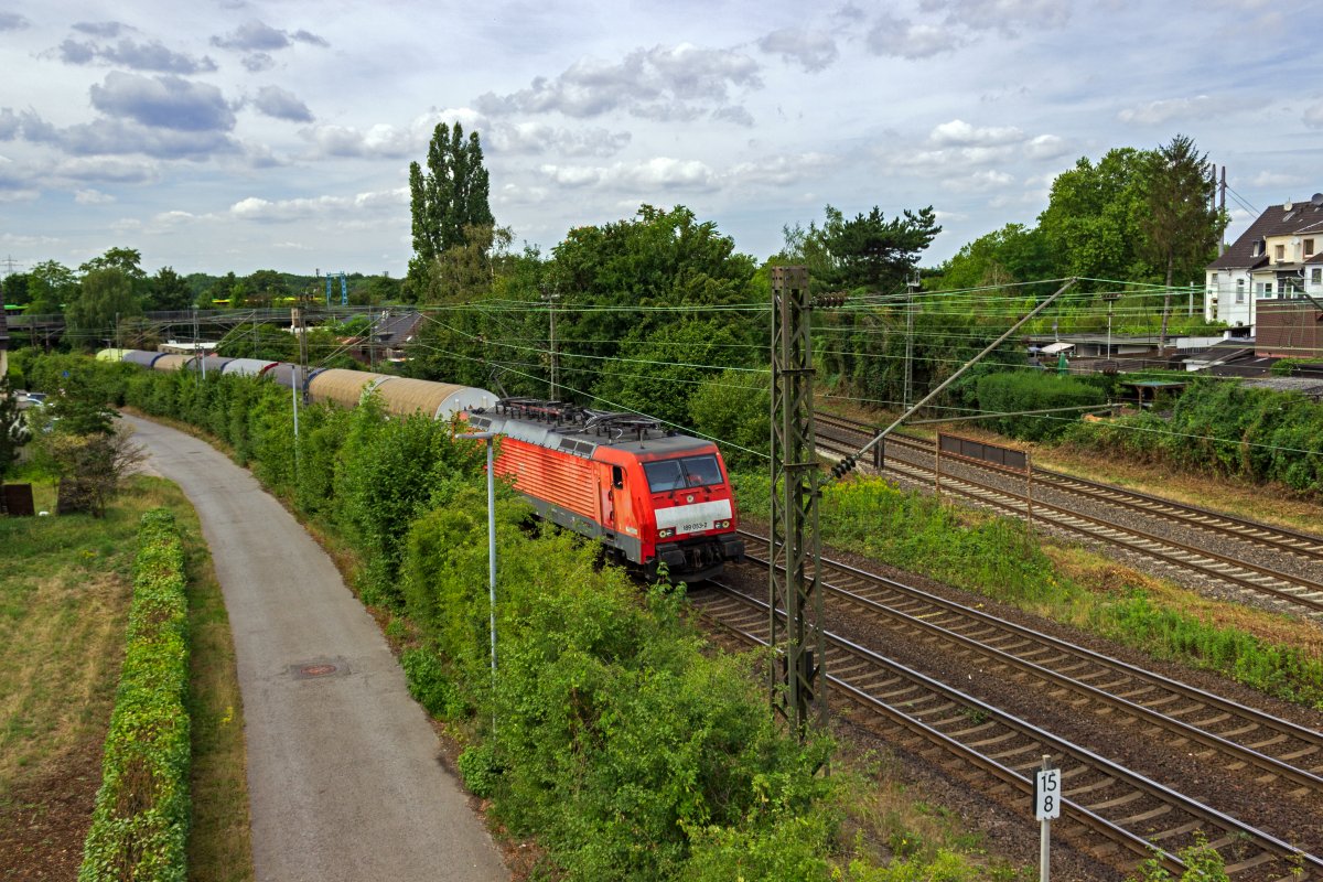 Die farblich recht verblasste 189 053 erreicht am 02.08.22 Oberhausen-Osterfeld.