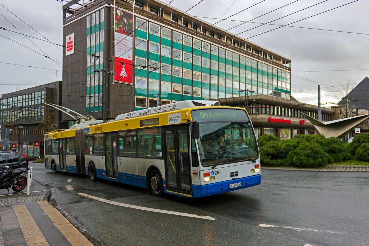 Die Linie 684 ist eine der Verstrkerlinien im Solinger Obus-Netz, die im Halbstundentakt bedient werden. Einer der dafr eingesetzten Busse war am 28.12. Wagen 261.