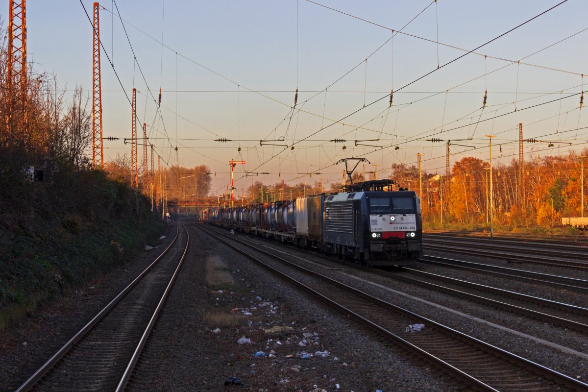 Die MRCE-Dispolok 189 284 wird von SBB Cargo unter anderem im Kombinierten Ladungsverkehr eingesetzt, wie hier in Dsseldorf-Rath.
