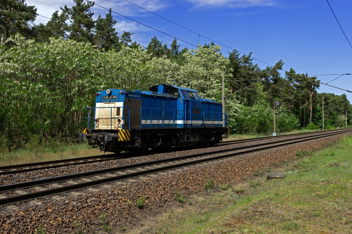 Die in den Niederlanden gemeldete V 100-SP-005 von Spitzke (92 84 2203 005-8 NL-SLG) ist am 21.05.25 bei Ludwigsfelde solo unterwegs in Richtung Saarmund.