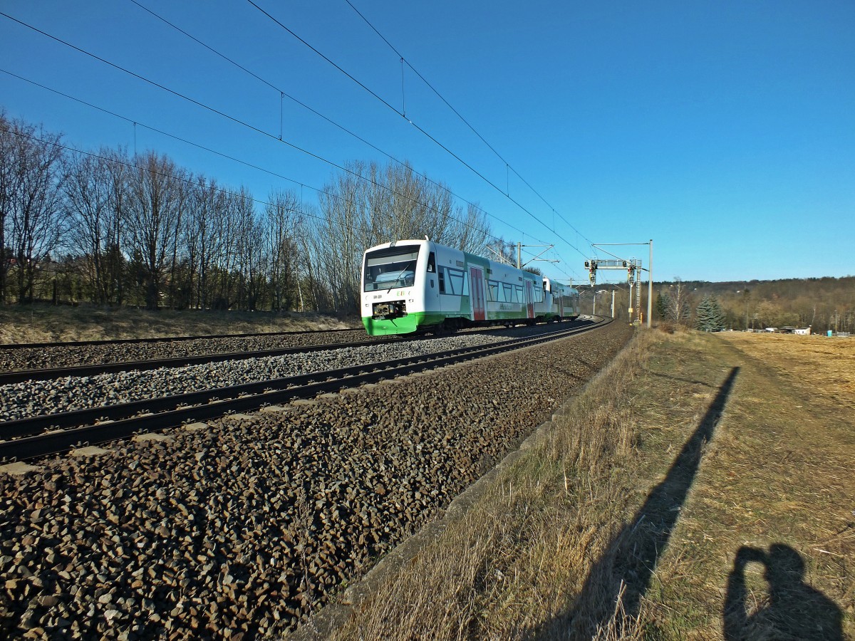 Die VT 002 und 003 der EB streben am 12.3.14 bei Erfurt-Bischleben westwrts.