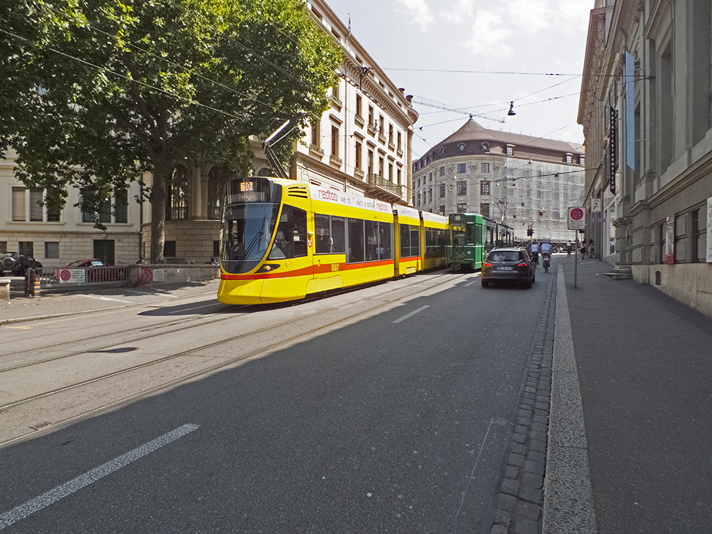 Ein weiteres Tango-Tram am Steinenberg in Basel. 04.08.14