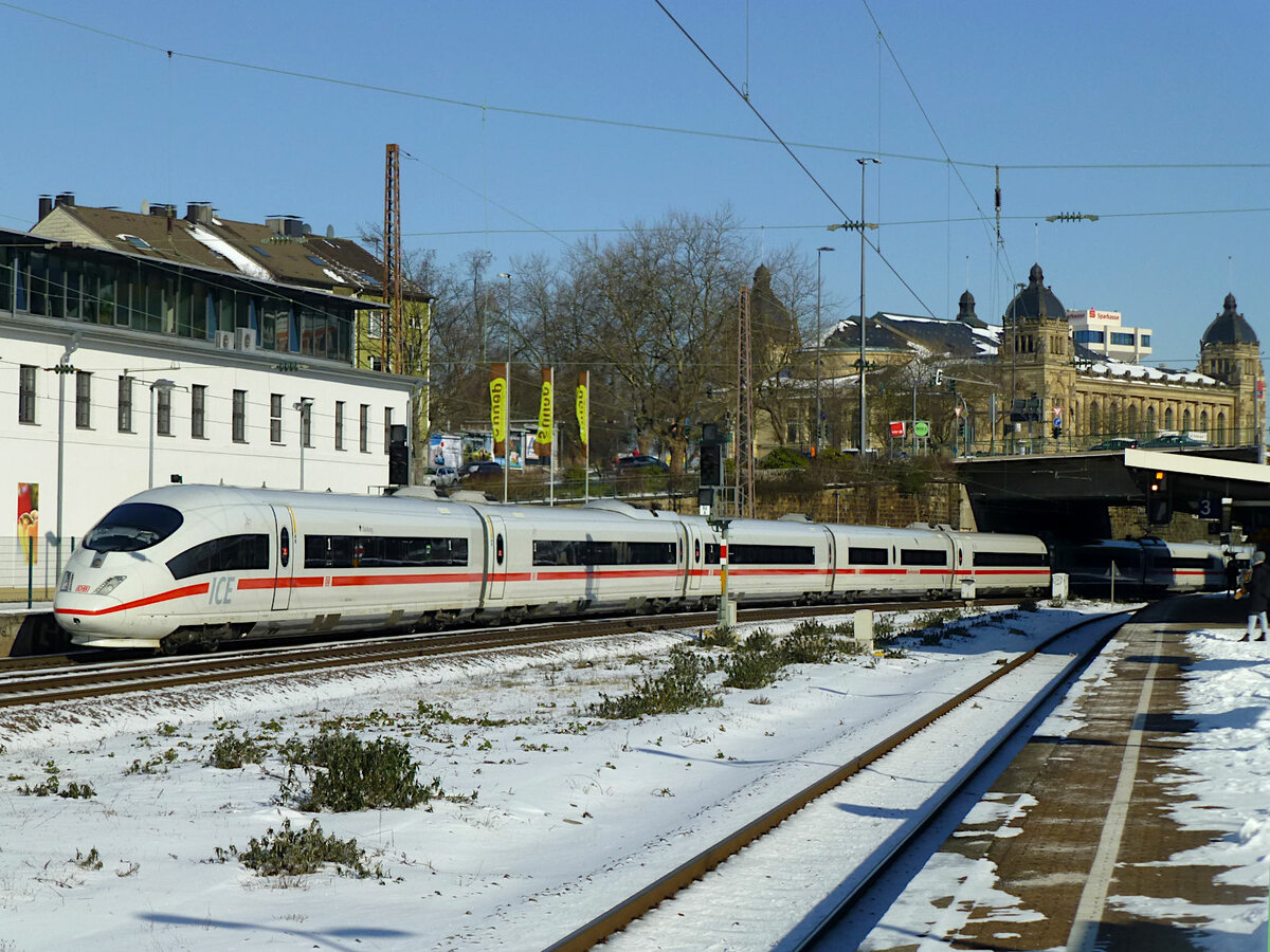 ICE  Duisburg  bei der Durchfahrt in W-Steinbeck, 12. Februar 2021.