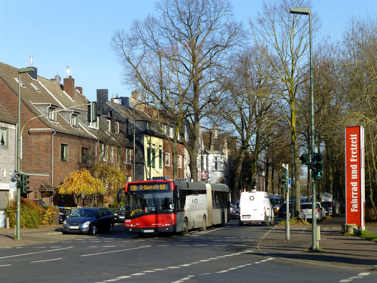 Rheinbahn-Bus 8103 ist am 4.12.2019 auf der Linie 730 unterwegs und hat, auf dem Weg von der Starthaltestelle Freiligrathplatz bis hier, kurz vor der Vennhauser Allee, schon halb Düsseldorf gesehen.