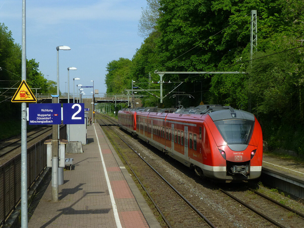 S8 nach Hagen Hbf beim Halt in W-Langerfeld, 7.5.2020.