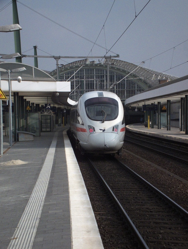 Und die zweite ICE-TD-Leistung in Berlin: 605 019 und 605 010 erreichen am 6.3.14 den Berliner Ostbahnhof.