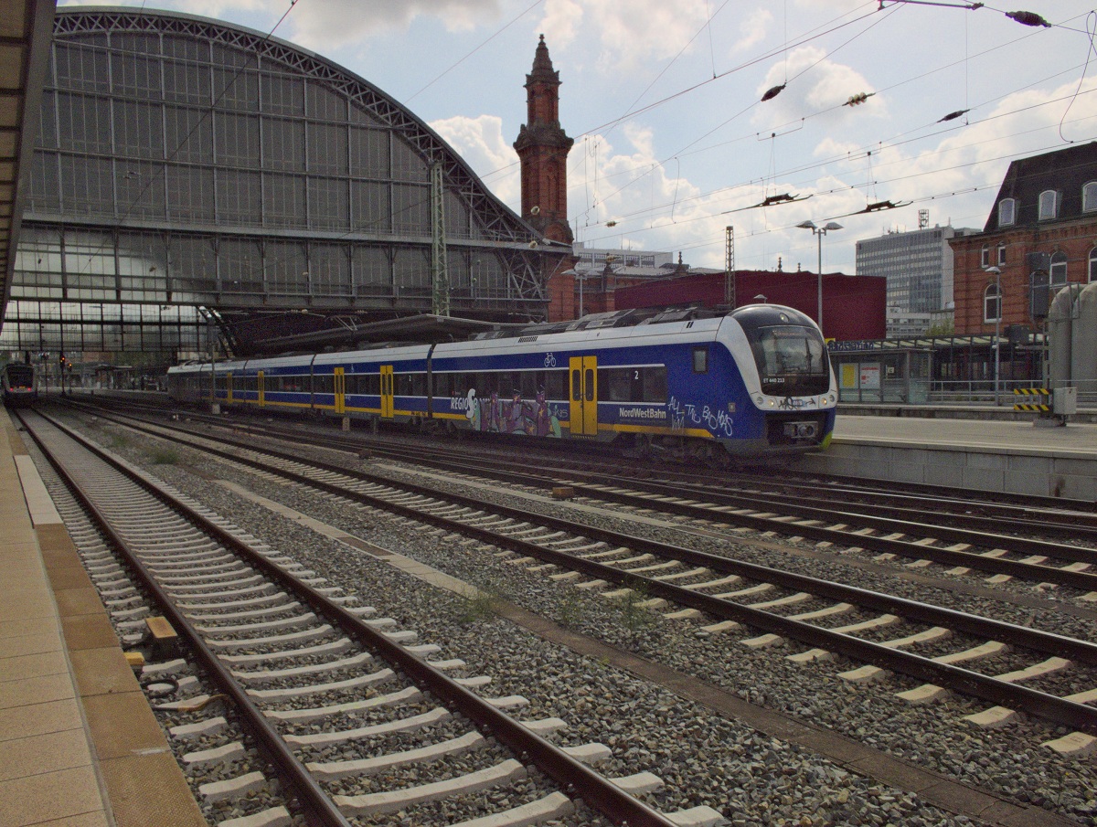 Viele Züge der Regio-S-Bahn Bremen der NordWestBahn sind extrem beschmiert, 440 213 sieht dabei beinahe noch gut aus...