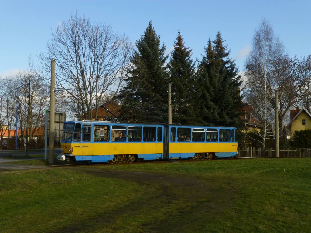 Wagen 305 der Gothaer Straßenbahn in der Wendeschleife am Ostbahnhof, dem Endpunkt der Linie 2. 11.2.2016.