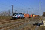 Die an Metrans vermietete 186 534 trgt eine auffllige Werbung fr den internationalen Gterverkehr unter dem Motto 'The Silk Road of today'. Den ganzen Weg bis nach China kann die Lok natrlich nicht zurcklegen, sehr wohl aber Containerzge durch  ...