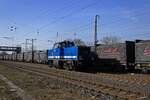 Das Fahrgestell dieser Lok ist 60 Jahre alt: Nachdem 214 015 im ersten Leben als 212 259 bei der Bundesbahn und der DB AG im Einsatz war, ist die modernisierte Variante der Lok heute fr Spitzke in der Baustellenlogistik ttig. Als Leerfahrt kam die  ...