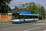 Neben Trolley- und Elektrobussen setzt dpo in Ostrava CNG-getriebene Busse ein, wie Wagen 7209, der hier in der ul. Valchařsk� abgestellt ist.
