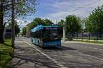 Wagen 5025 hat seine Ladepause bereits beendet und hat gewendet. Nun f�hrt der Bus zur Haltestelle Kři�kov�, wo die Fahrt nach Hlučin beginnt.