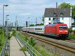 Nächster Halt: Düsseldorf Hbf! 101 134 durchquert mit einem IC Richtung Süden Düsseldorf-Derendorf, 7.6.19.