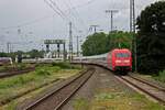 Die durch das Rheintal und weiter in Richtung Frankfurt und Nrnberg fahrenden Intercity kommen auf recht eindrucksvolle Zuglngen. Mit 11 Wagen und damit fast 300 Metern kann sich dieser von 101 016 geschobene Zug durchaus sehen lassen.