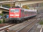 Am 25.10.2009 erreicht 111 009 mit einem RE13 (damals noch mit n-Wagen) den Bahnhof Wuppertal-Oberbarmen.