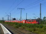 BR 111/472944/ein-regionalzug-bei-der-ausfahrt-in Ein Regionalzug bei der Ausfahrt in Löhne Richtung Bielefeld, am Zugschluss mit 111 135, 30.9.15