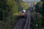 BR 112/924151/vom-fussweg-ueber-dem-tunnelportal-aus Vom Fu�weg �ber dem Tunnelportal aus bietet sich ein Blick entlang der fast geraden Bahnstrecke bis kurz vor den Eberswalder Hauptbahnhof. Von dort kommend ist 112 121 mit einem Verst�rker-RE3 unterwegs in Richtung Angerm�nde.